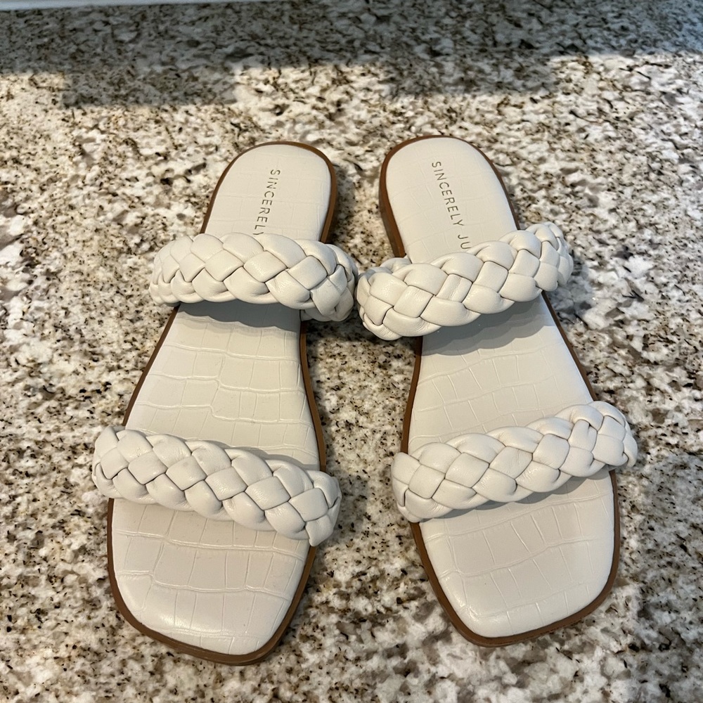 NWOT Sincerely Jules Braided Flat Sandals
